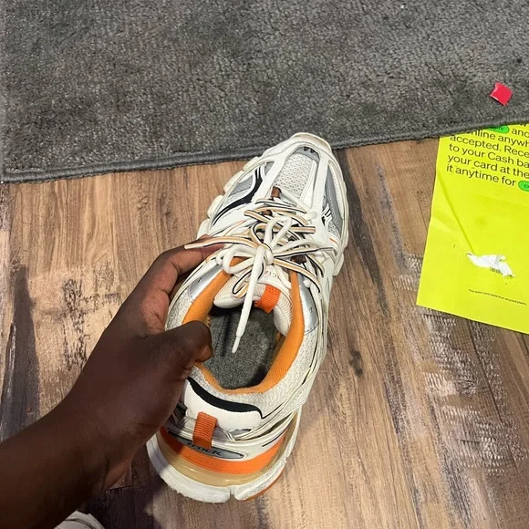 Balenciaga Dynamic White and Orange Sneakers - Picture 6 of 7